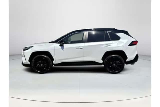 Toyota RAV4 (2024) thumbnail 2
