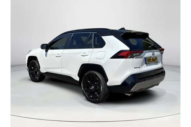 Toyota RAV4 (2024) thumbnail 3