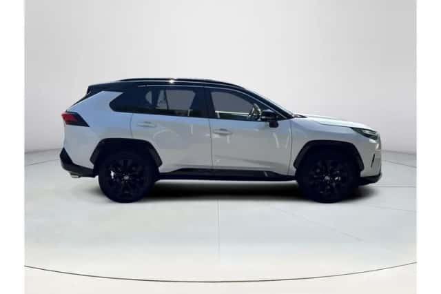 Toyota RAV4 (2024) thumbnail 6
