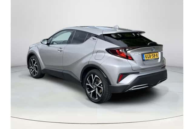 Toyota C-HR (2022) thumbnail 3
