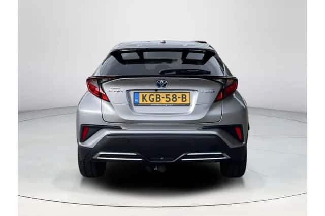 Toyota C-HR (2022) thumbnail 4