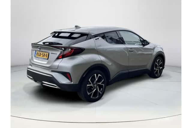 Toyota C-HR (2022) thumbnail 5