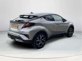 Toyota C-HR (2022) thumbnail 5