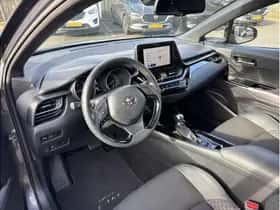 Toyota C-HR (2023) thumbnail 13