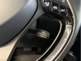 Toyota C-HR (2023) thumbnail 26