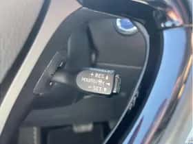 Toyota C-HR (2023) thumbnail 25
