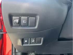 Toyota C-HR (2023) thumbnail 26