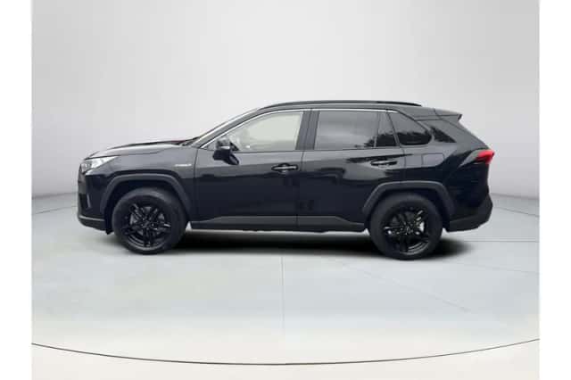 Toyota RAV4 (2021) thumbnail 2