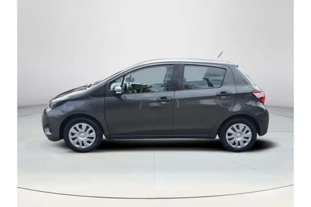 Toyota Yaris (2020) thumbnail 2
