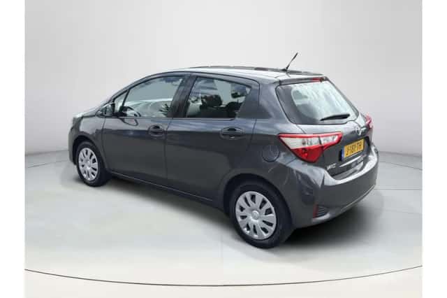 Toyota Yaris (2020) thumbnail 3