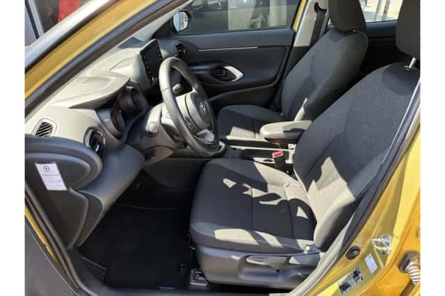 Toyota Yaris Cross (2023) thumbnail 3