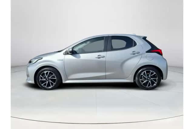 Toyota Yaris (2021) thumbnail 2