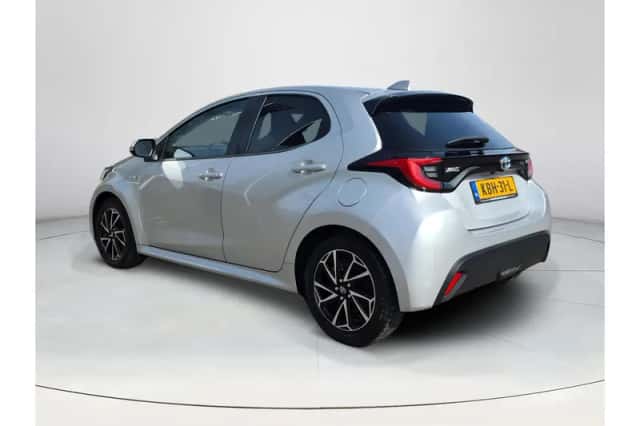 Toyota Yaris (2021) thumbnail 3