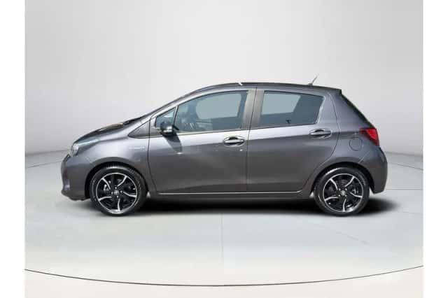 Toyota Yaris (2017) thumbnail 2