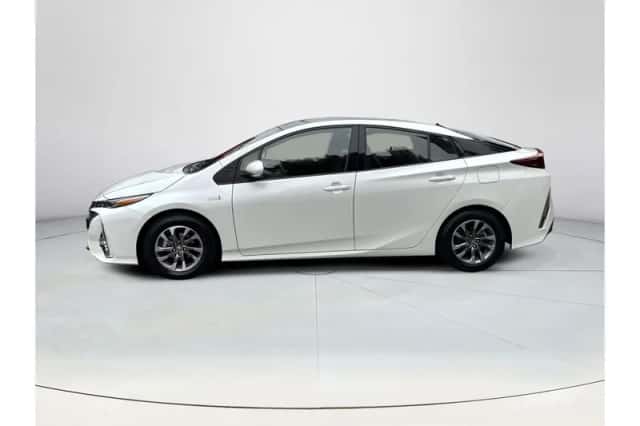 Toyota Prius (2018) thumbnail 2
