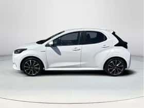 Toyota Yaris (2021) thumbnail 2