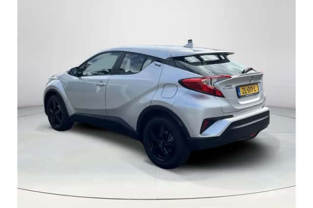 Toyota C-HR (2019) thumbnail 3