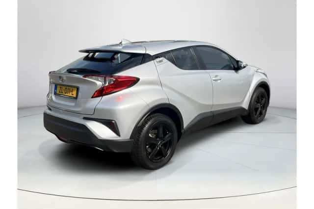 Toyota C-HR (2019) thumbnail 5