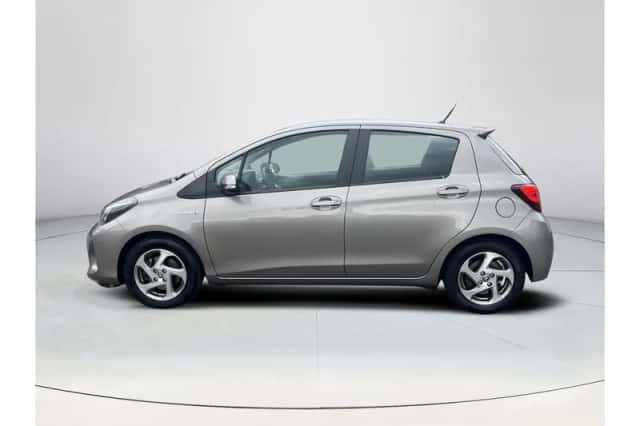 Toyota Yaris (2015) thumbnail 2