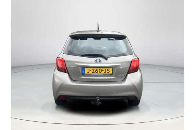 Toyota Yaris (2015) thumbnail 4