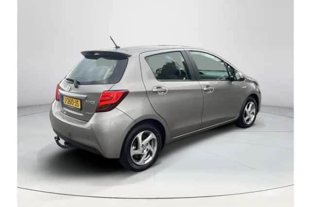 Toyota Yaris (2015) thumbnail 5