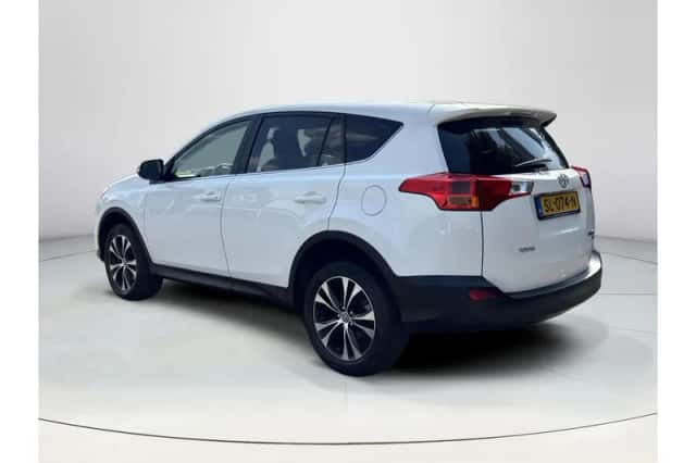 Toyota RAV4 (2014) thumbnail 3