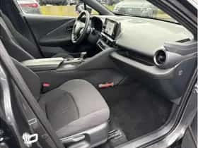 Toyota C-HR (2025) thumbnail 11