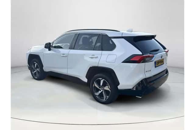 Toyota RAV4 (2024) thumbnail 3