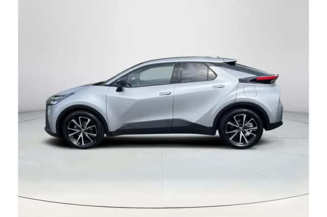 Toyota C-HR (2025) thumbnail 2