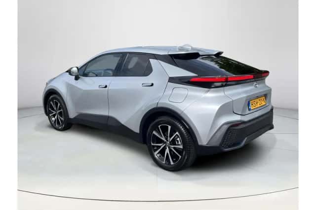 Toyota C-HR (2025) thumbnail 3