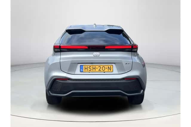 Toyota C-HR (2025) thumbnail 4