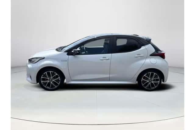 Toyota Yaris (2021) thumbnail 2