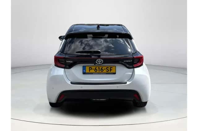 Toyota Yaris (2021) thumbnail 4