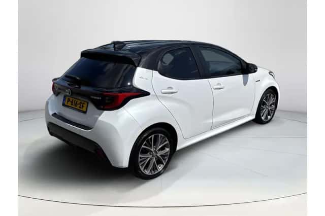 Toyota Yaris (2021) thumbnail 5