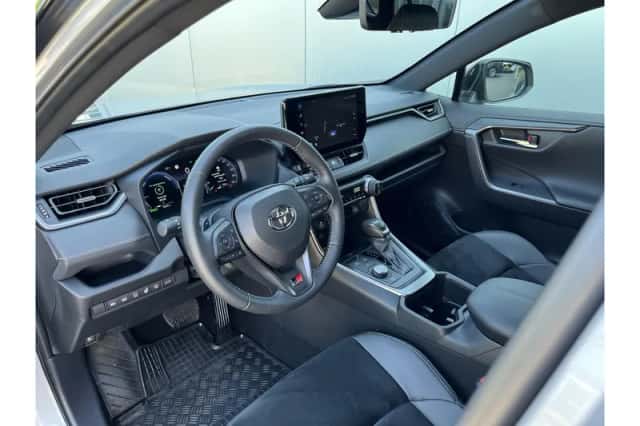 Toyota RAV4 (2024) thumbnail 1