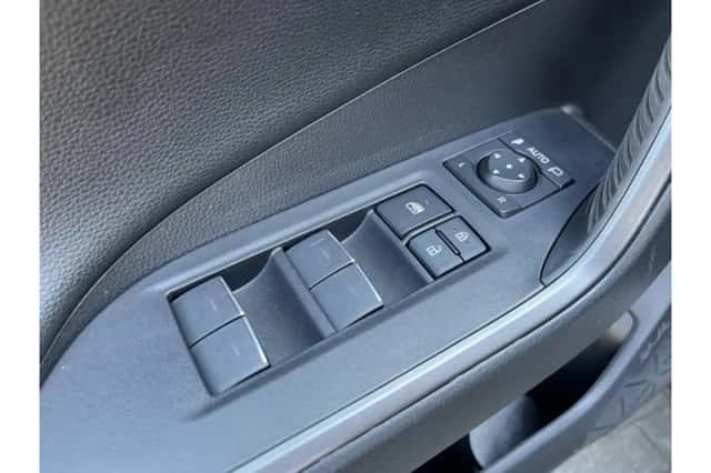 Toyota RAV4 (2024) thumbnail 3