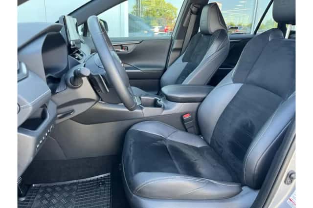 Toyota RAV4 (2024) thumbnail 5