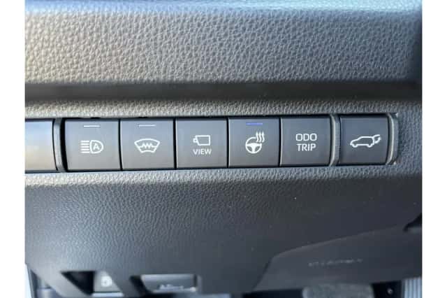 Toyota RAV4 (2024) thumbnail 6