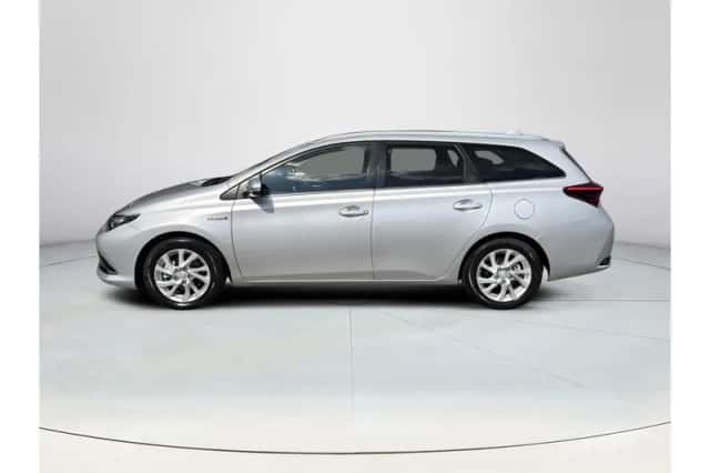 Toyota Auris (2018) thumbnail 2