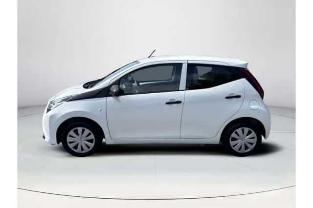 Toyota Aygo (2021) thumbnail 2