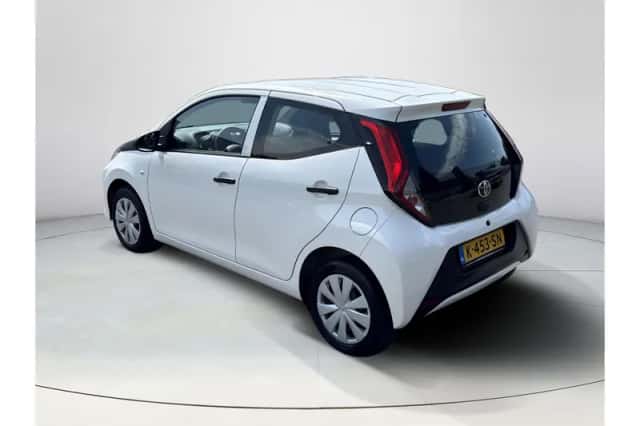 Toyota Aygo (2021) thumbnail 3