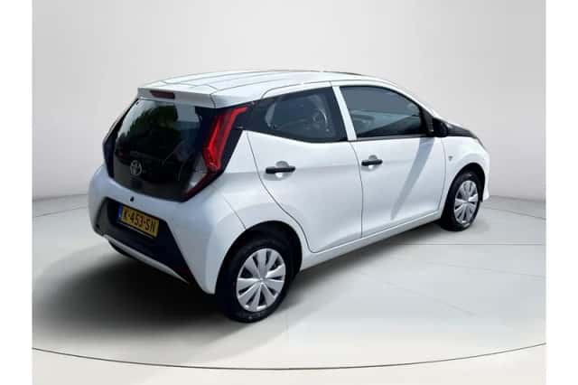 Toyota Aygo (2021) thumbnail 5