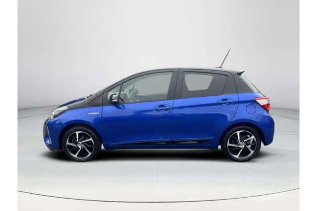 Toyota Yaris (2017) thumbnail 2