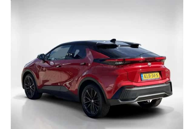 Toyota C-HR (2024) thumbnail 3