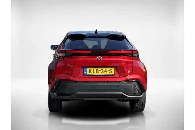 Toyota C-HR (2024) thumbnail 4