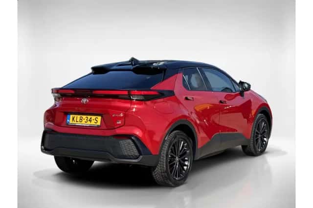 Toyota C-HR (2024) thumbnail 5