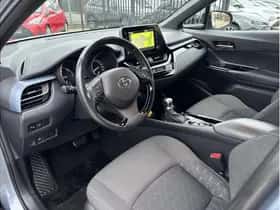Toyota C-HR (2020) thumbnail 9
