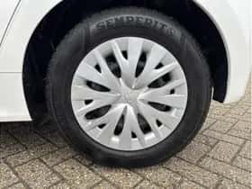Toyota Yaris (2022) thumbnail 18
