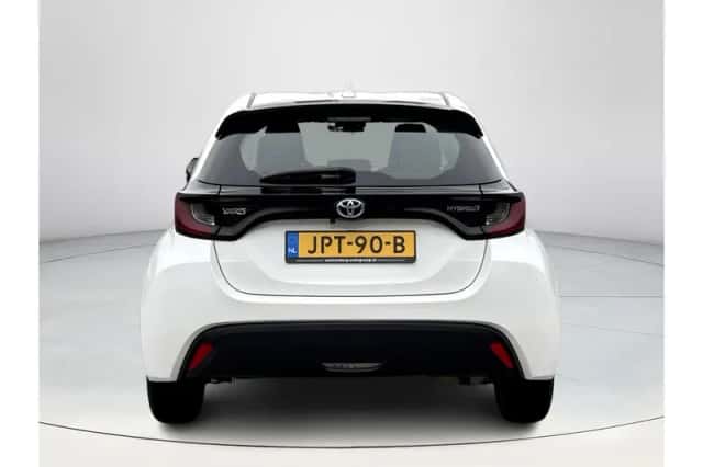 Toyota Yaris (2022) thumbnail 4