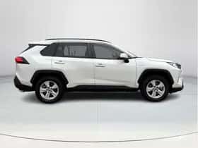 Toyota RAV4 (2022) thumbnail 6
